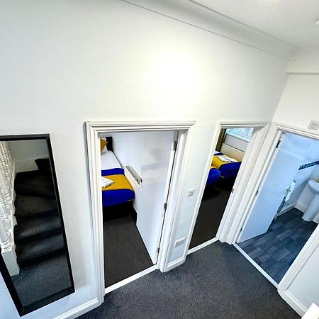 London 3 Bedrooms 3 Bathrooms Spacious House, Reception, Kitchen, Garden, Parking Exterior photo