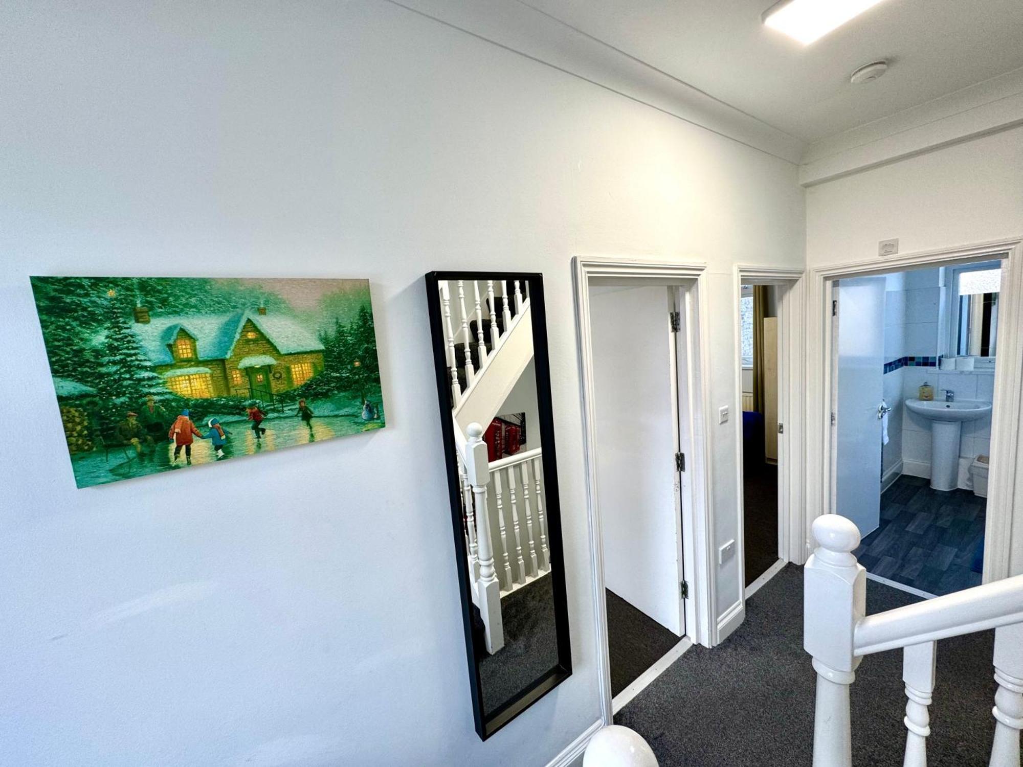 London 3 Bedrooms 3 Bathrooms Spacious House, Reception, Kitchen, Garden, Parking Exterior photo