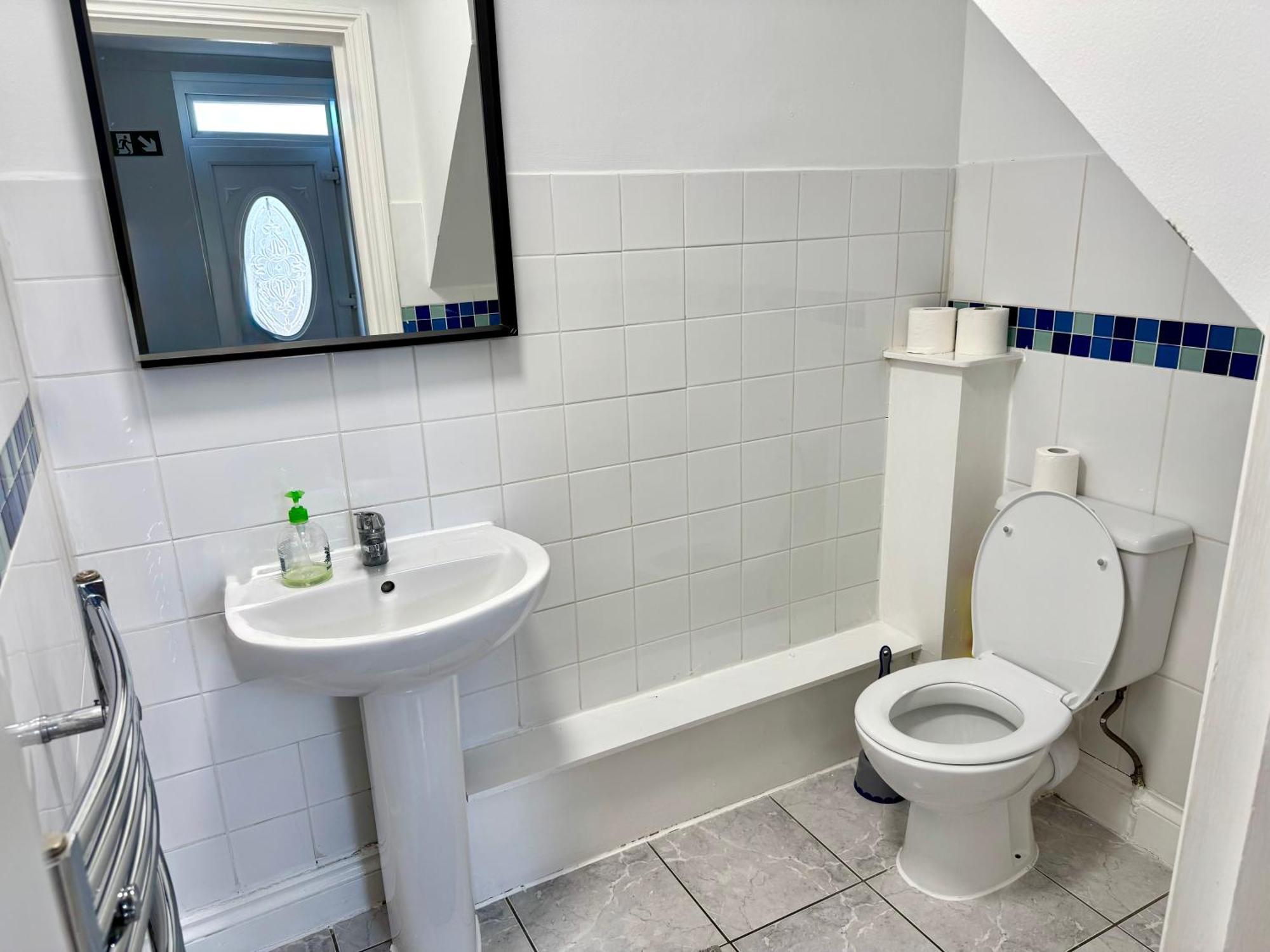 London 3 Bedrooms 3 Bathrooms Spacious House, Reception, Kitchen, Garden, Parking Exterior photo