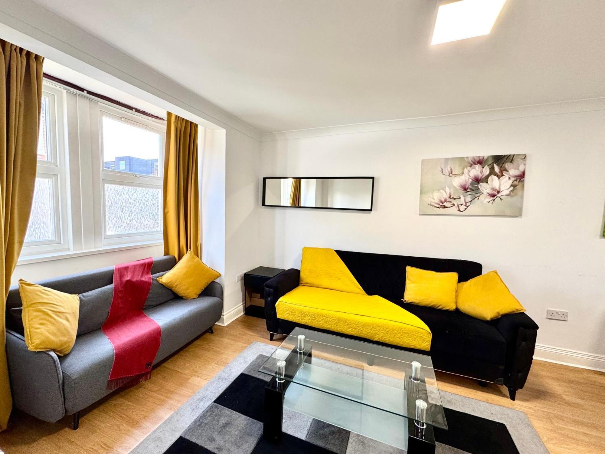 London 3 Bedrooms 3 Bathrooms Spacious House, Reception, Kitchen, Garden, Parking Exterior photo