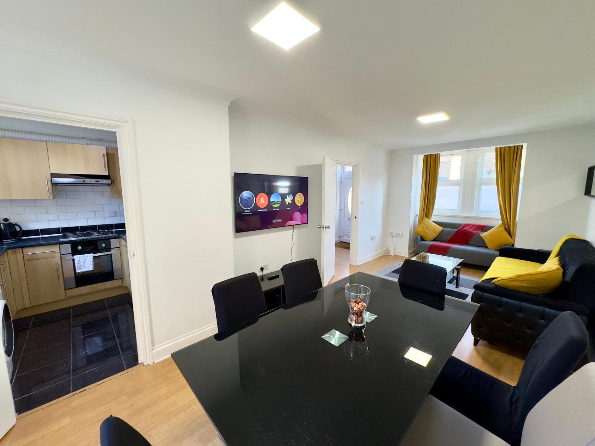 London 3 Bedrooms 3 Bathrooms Spacious House, Reception, Kitchen, Garden, Parking Exterior photo
