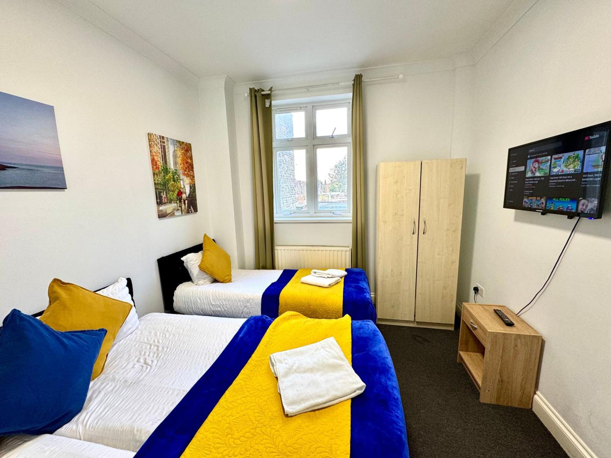 London 3 Bedrooms 3 Bathrooms Spacious House, Reception, Kitchen, Garden, Parking Exterior photo