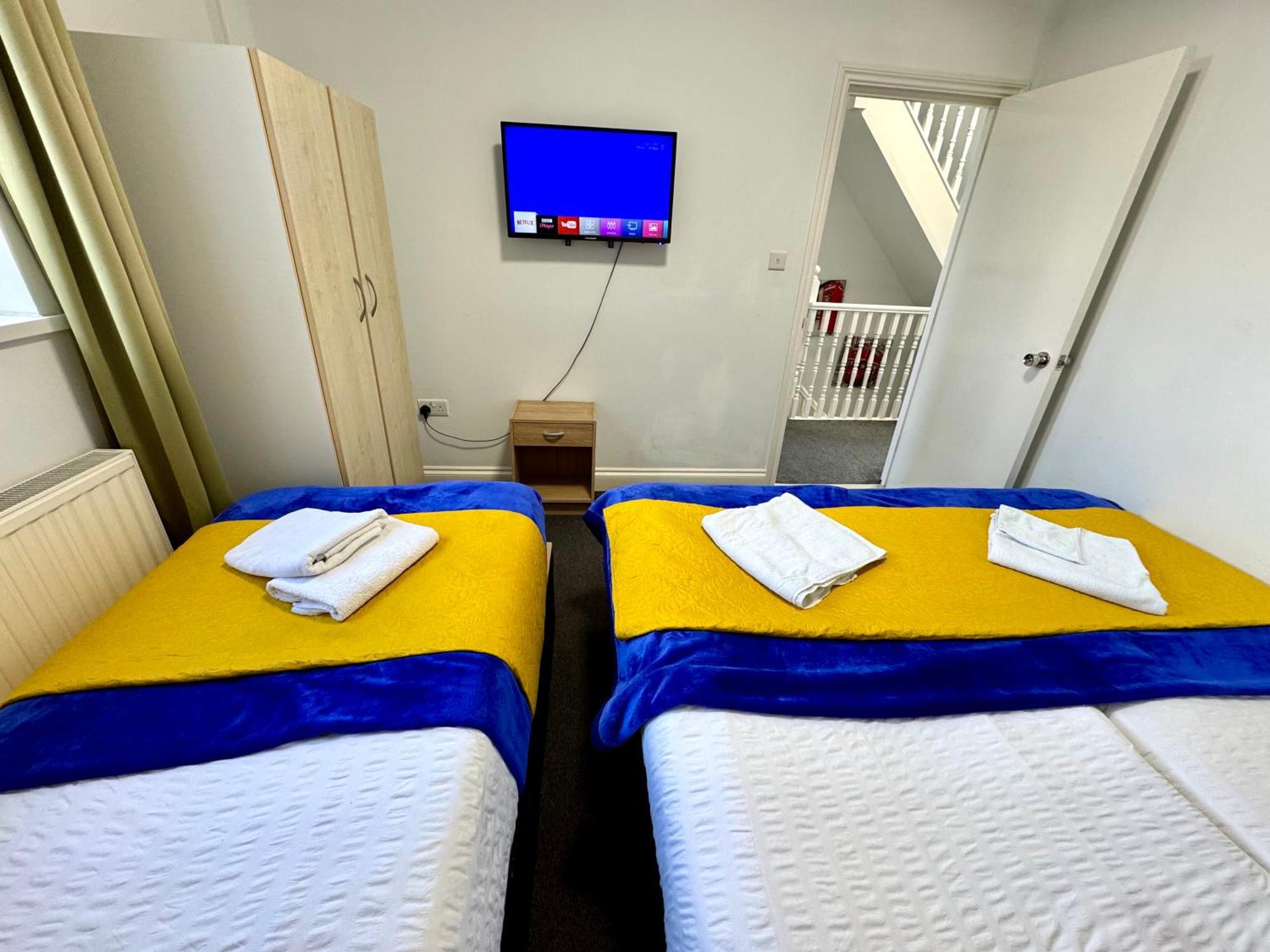 London 3 Bedrooms 3 Bathrooms Spacious House, Reception, Kitchen, Garden, Parking Exterior photo
