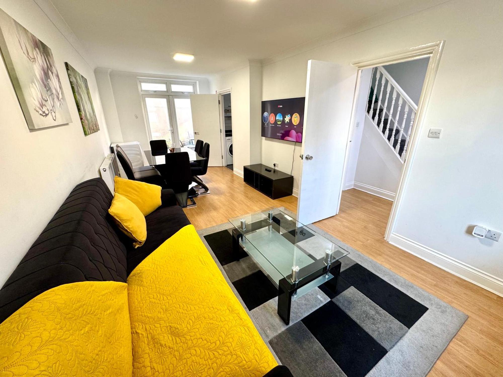 London 3 Bedrooms 3 Bathrooms Spacious House, Reception, Kitchen, Garden, Parking Exterior photo