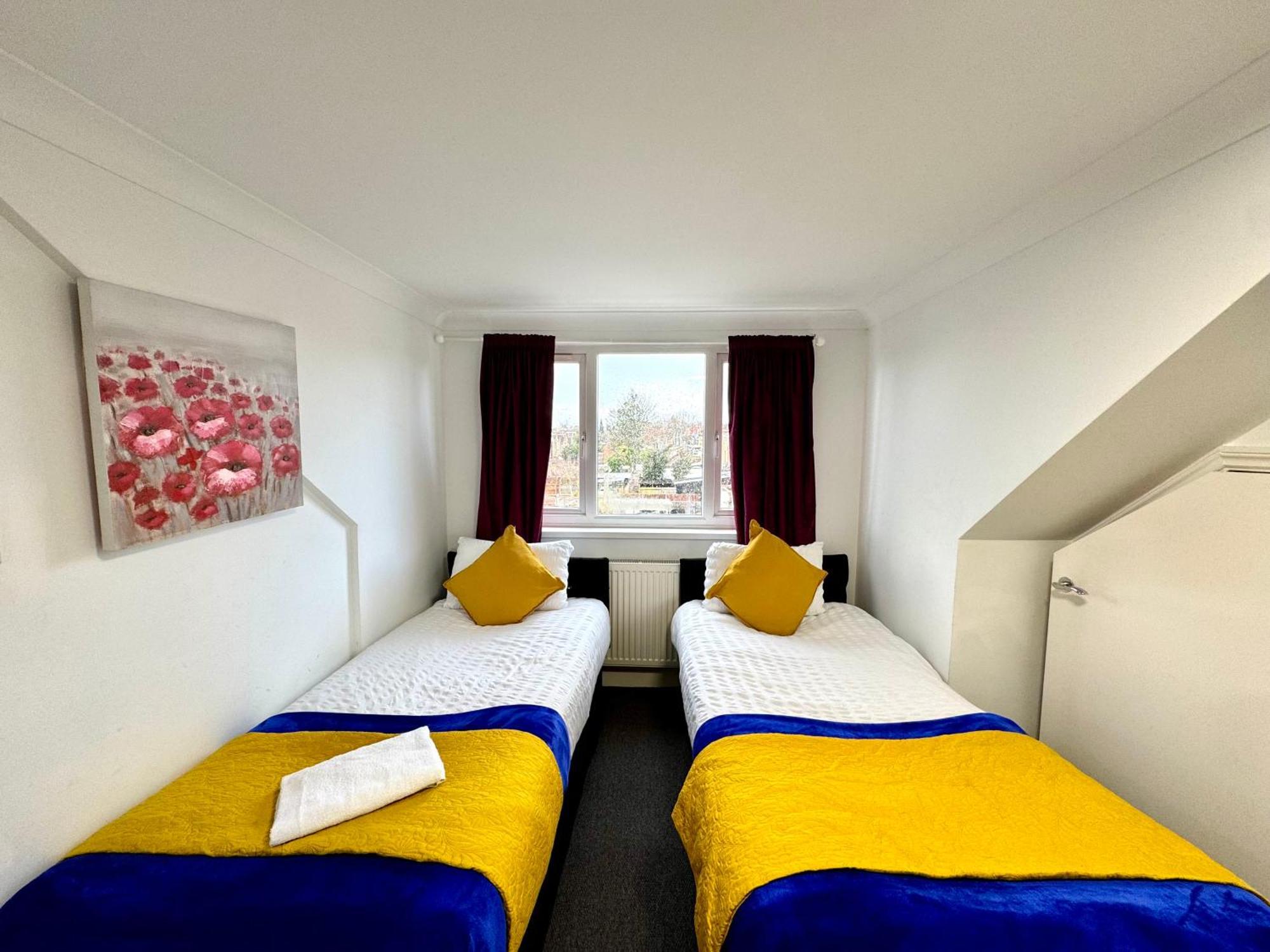 London 3 Bedrooms 3 Bathrooms Spacious House, Reception, Kitchen, Garden, Parking Exterior photo