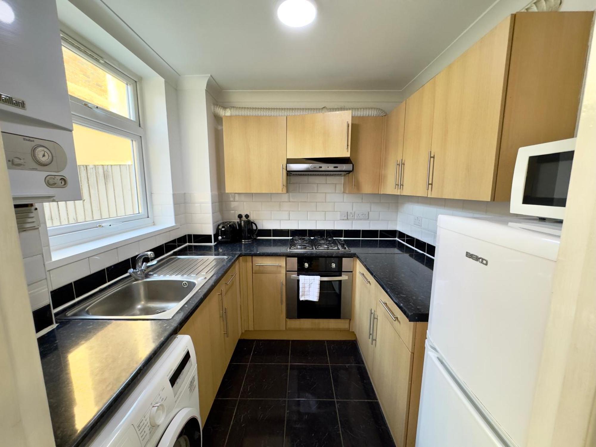 London 3 Bedrooms 3 Bathrooms Spacious House, Reception, Kitchen, Garden, Parking Exterior photo