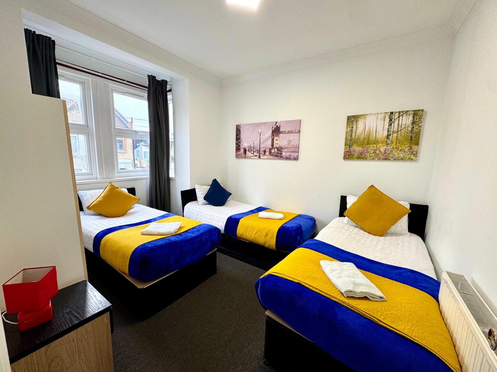 London 3 Bedrooms 3 Bathrooms Spacious House, Reception, Kitchen, Garden, Parking Exterior photo